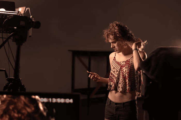 O ensaio que precede o “ação”.